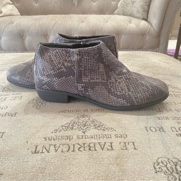 Aerosoles Women’s Sophia Boots Natural Snake Print Size 7 - Picture 3 of 8